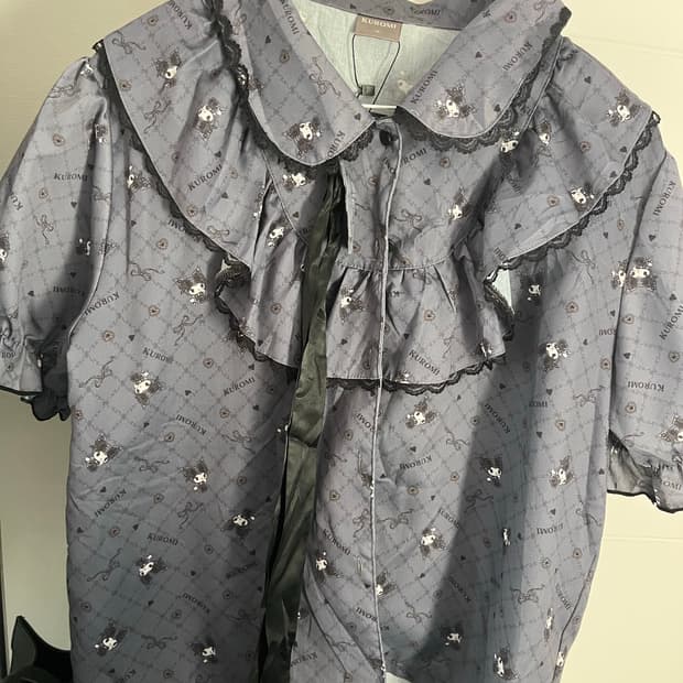 쿠로미 반팔 셔츠