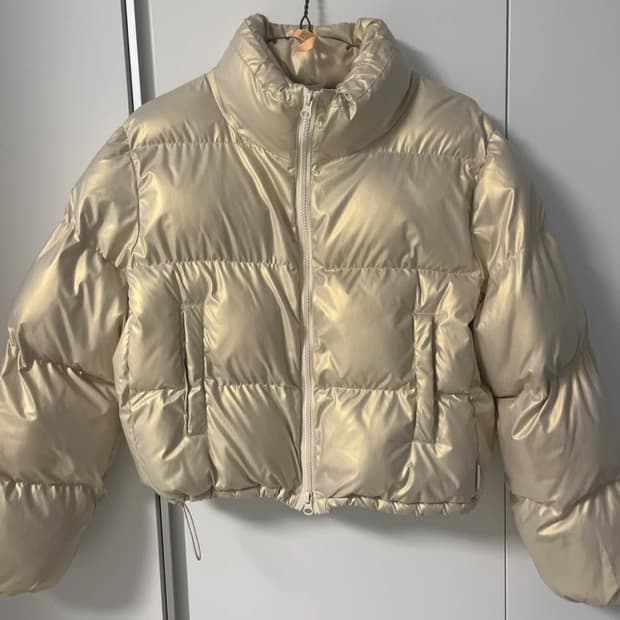 라퍼지포우먼 글로시 크롭 푸퍼 패딩 아이보리