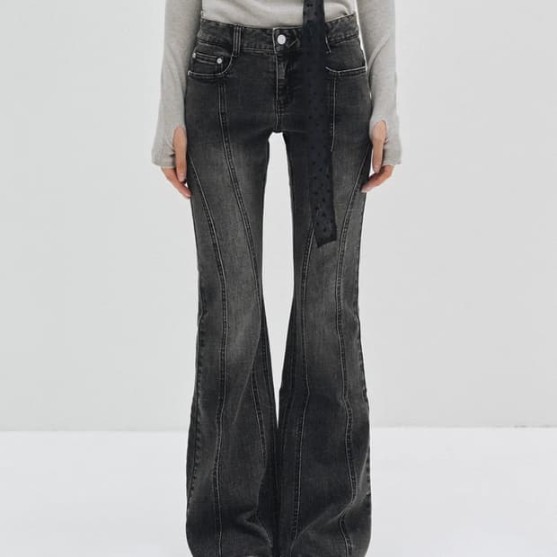 Curved Slim Low Rise Flared Jeans 데케트우먼