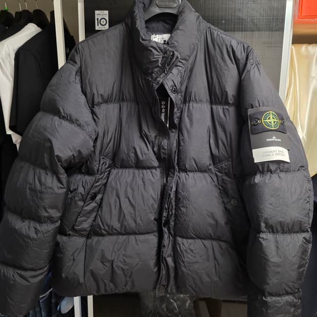 [XXL]스톤아일랜드 25fw 크링클랩스 논후드 패딩 블랙