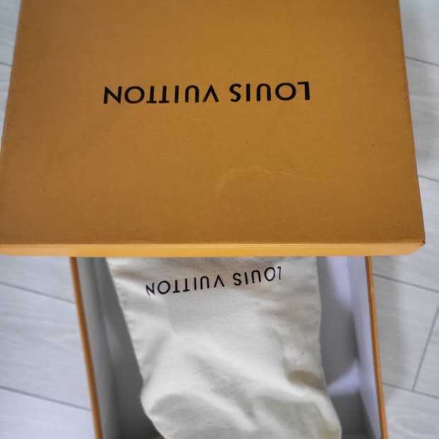 (정품)루이비통 여성 가죽 스니커즈 아이보리/골드 230