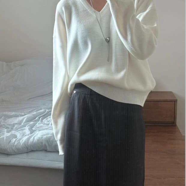 브이넥 니트 아이보리 네이비