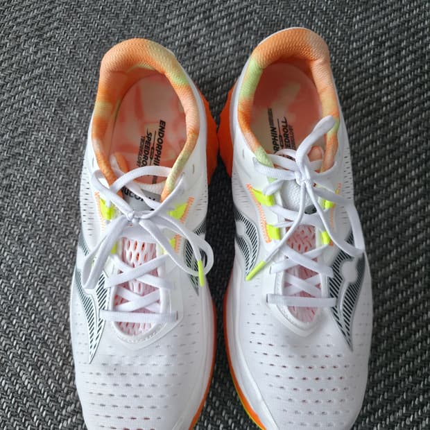 써코니 엔돌핀 스피드4 러닝화 275