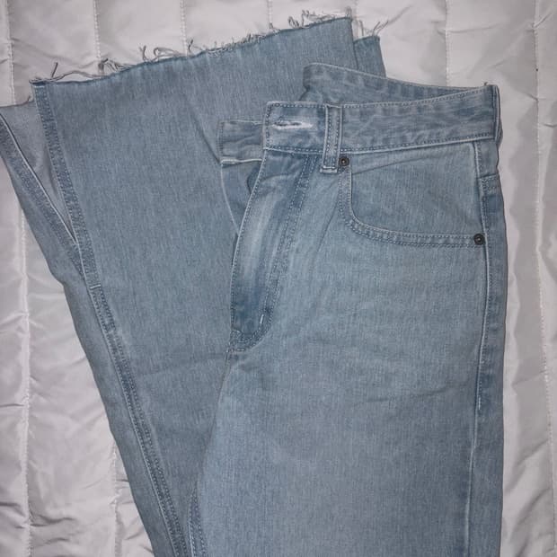 에잇세컨즈 부츠컷 청바지