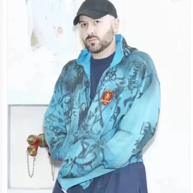 발렌시아가 스케이터 후디