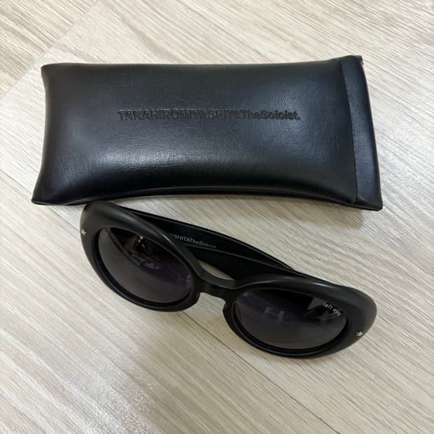 솔로이스트 커트 코베인 선글라스