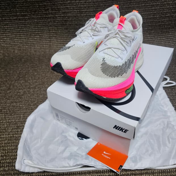 나이키  에어 줌 알파플라이 넥스트% 플라이니트 로데이셔스 런닝화