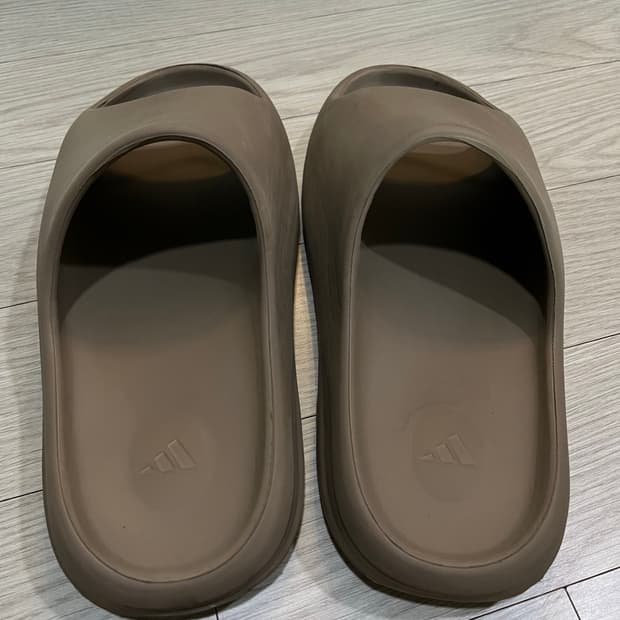 아디다스 이지 슬라이드 코어