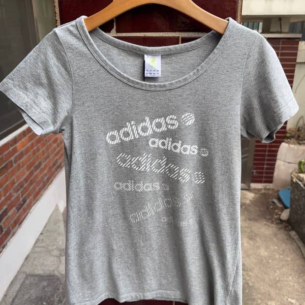 아디다스 네오 반팔 티셔츠