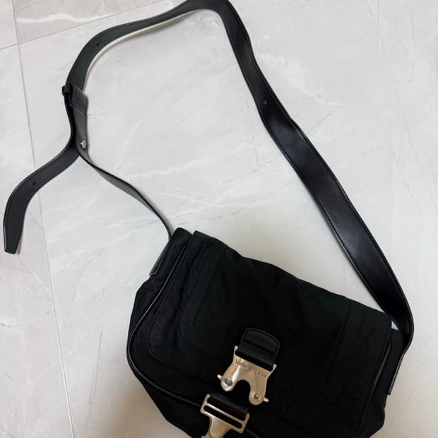 마뗑킴 미니 버클 크로스백 블랙