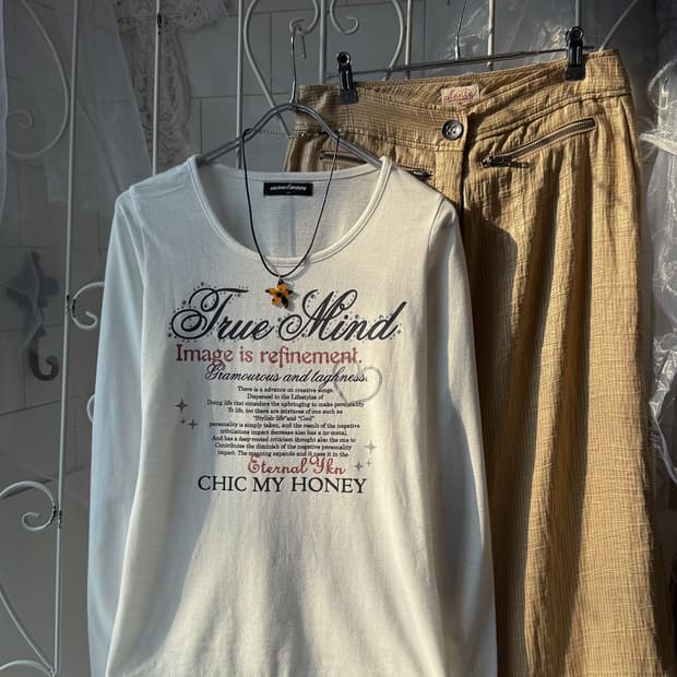 Beaded Lettering T-Shirt 0358