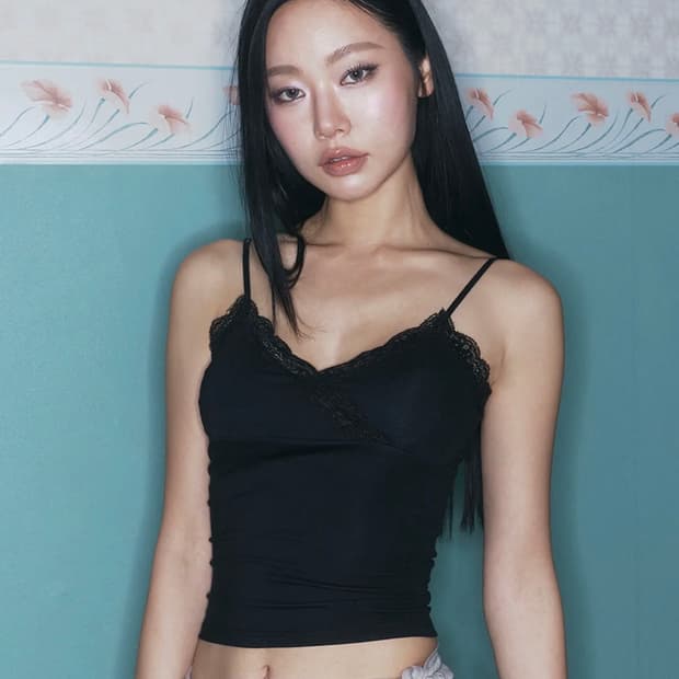 Flora Lace Sleeveless Top (Black)
