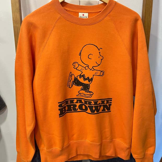 피너츠 찰리브라운 오렌지 맨투맨