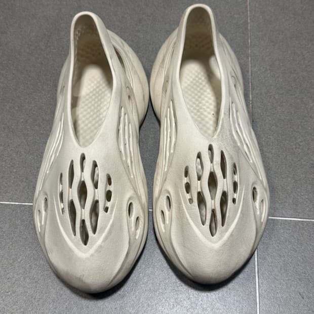 아디다스 이지폼 러너 샌드 240