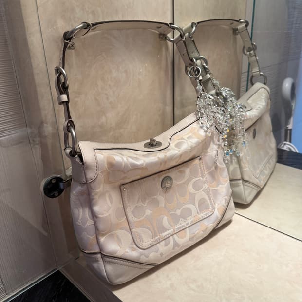 COACH WHITE SHOULDER BAG