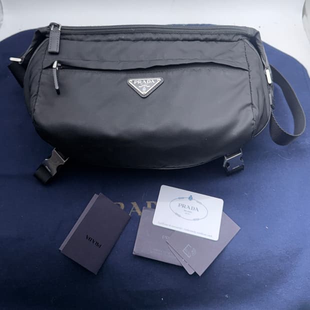정품)프라다 바이커백