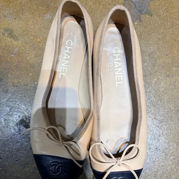 샤넬 베이지 & 블랙 발레리나 플랫