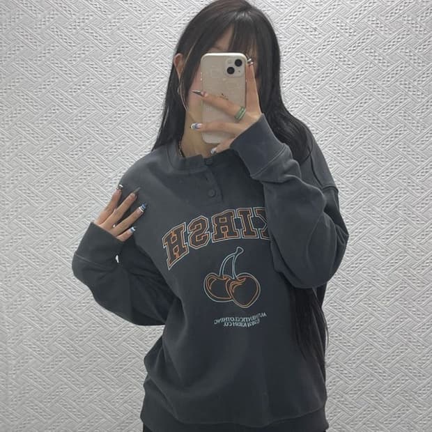 키르시 빈티지 키치 빅체리로고 버튼 맨투맨 1 C07626