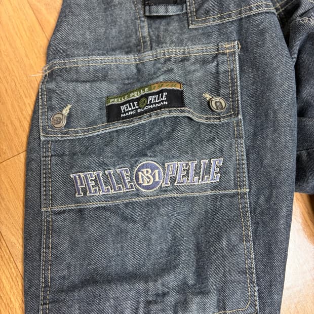 펠레펠레 디테일 바지입니다