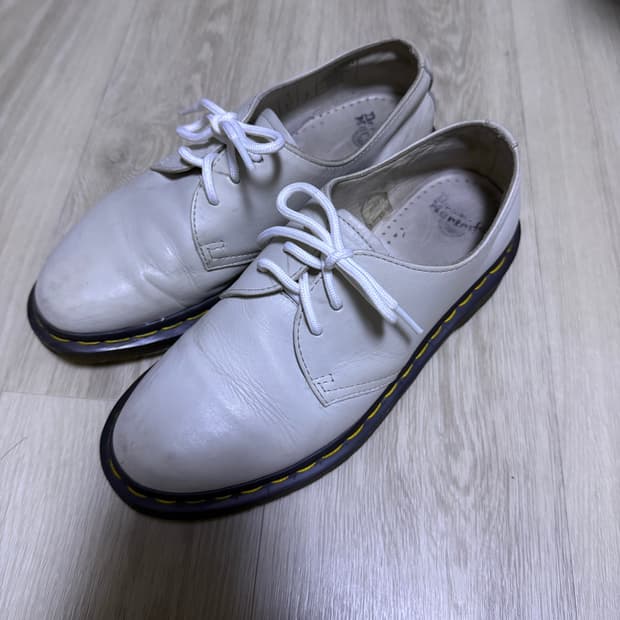 닥터마틴 3홀 화이트 230