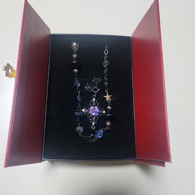 안나수이 목걸이