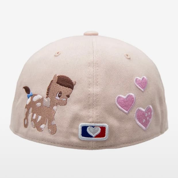 더뮤지엄비지터 포니 자수 볼캡 핑크 모자