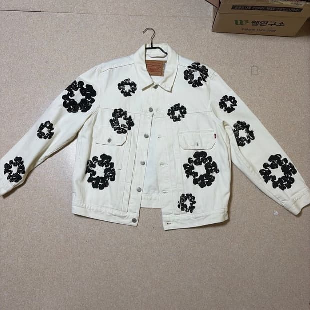 데님티어스 화이트 트러거자켓