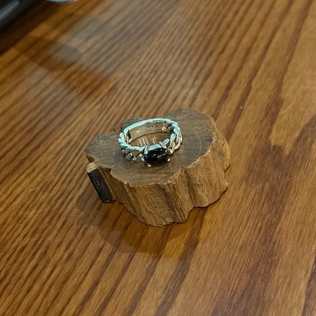 🖤 Black Stone Chain Ring