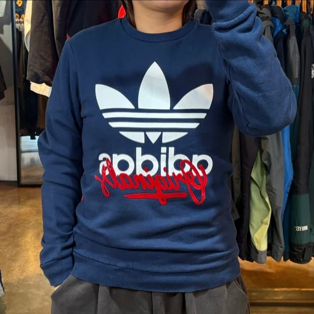 아디다스 빅로고 네이비 맨투맨