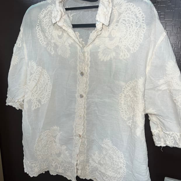 반팔 화이트 블라우스 free