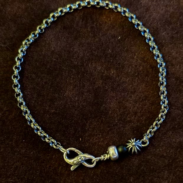 Onxys Simple cross bracelet