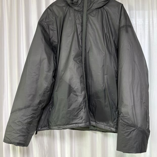 고프코어 무드 차콜 패딩 점퍼 