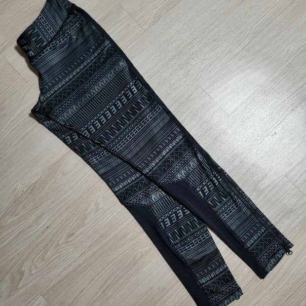 나이키 지퍼 매쉬 레깅스(s)