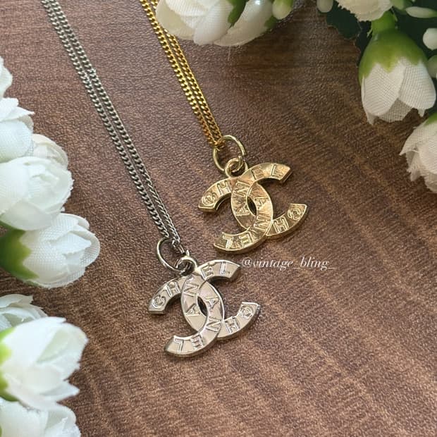 샤넬 크로스 레터링 목걸이