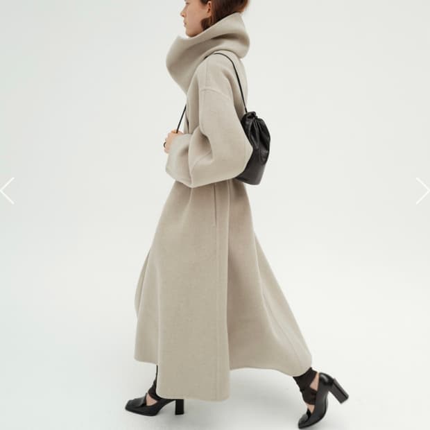 모노하 라운드넥 핸드메이드 코트 베이지