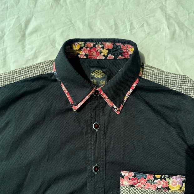 블랙 자수 제페니즈 셔츠