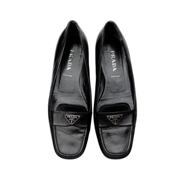 프라다 37.5 삼각 로고 플랫 로퍼 . 초콜릿