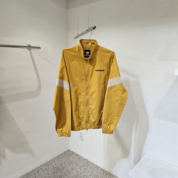 엄브로 트랙 바람막이 자켓