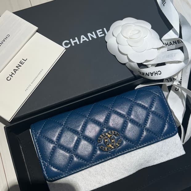 샤넬 다크네이비 중지갑