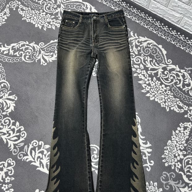 부츠컷 워싱 플레임 데님 팬츠