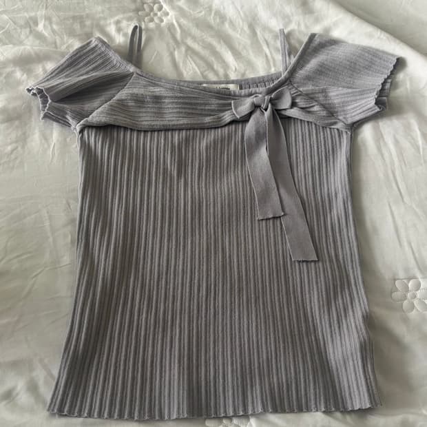 kool kitten 오프숄더 리본 티