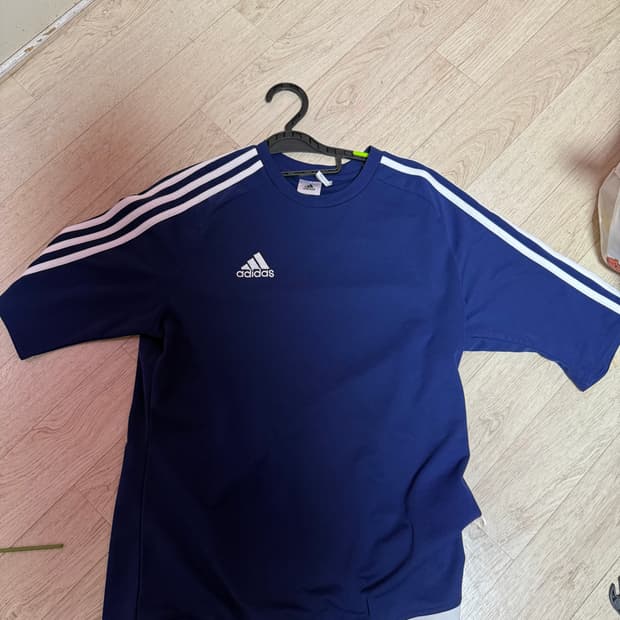 아디다스 티셔츠