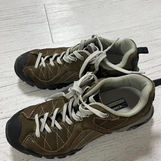 Kantukan trekking shoes
