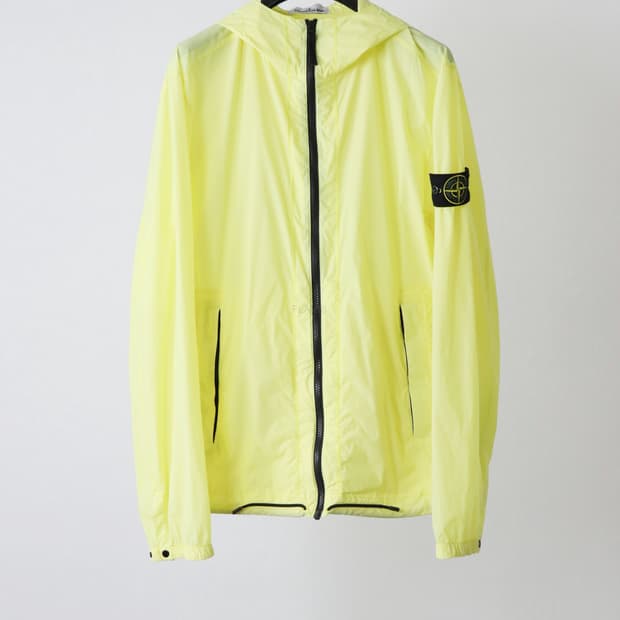 스톤아일랜드 스킨터치 나일론 후드 바람막이 라임 XL팝니다.