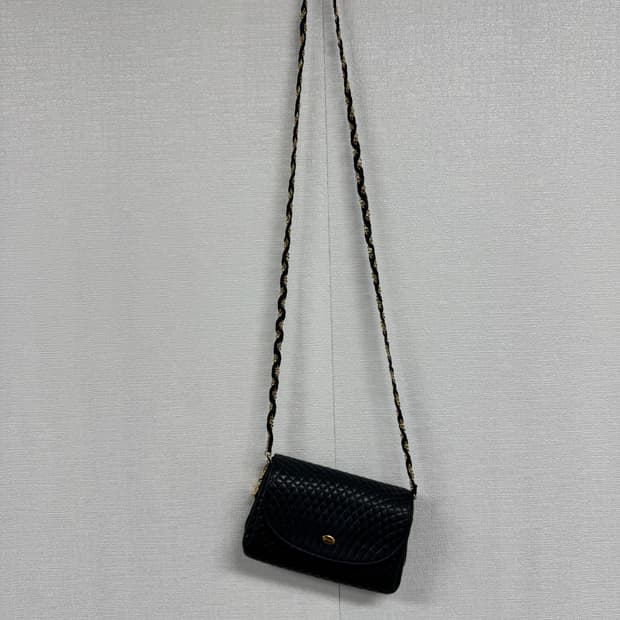 발리 퀄팅 체인 크로스백