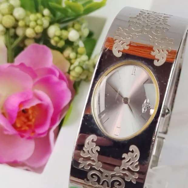 비비안웨스트우드 뱅글 시계