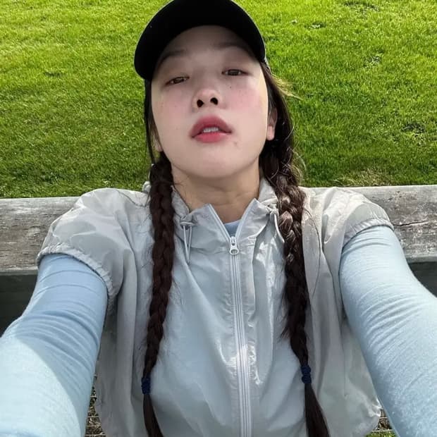 아모멘토 스트링 후디드 탑