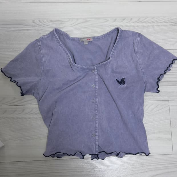 스파오 크롭 나비티