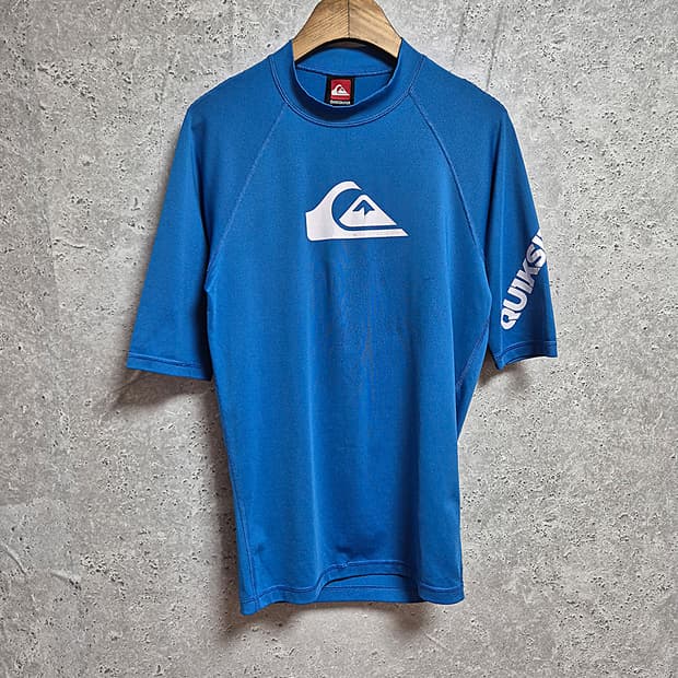 Quiksilver 퀵실버 하프 반팔 래쉬가드