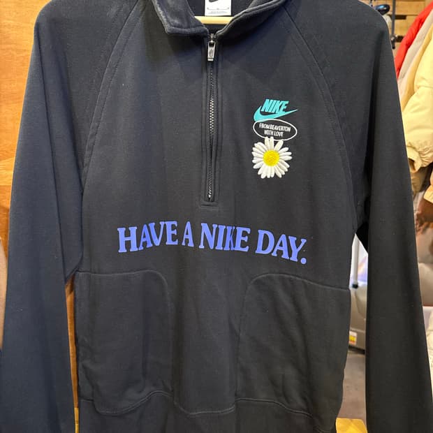 나이키 데이지로고 반집업 맨투맨